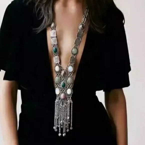 Elegant Silver and Green Statement Necklace - Picture 1 of 3